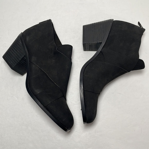 7.5 EILEEN FISHER SHOE BOOTS Black Suede Cross Strap Back Zip Block Heel Booties - Picture 1 of 14
